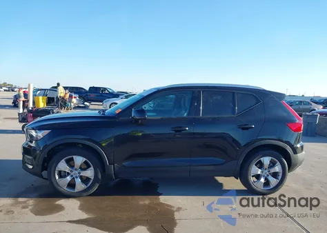 2022 Volvo Xc40 T5 Momentum z USA, uszkodzony, nr VIN YV4162UK1N2763065